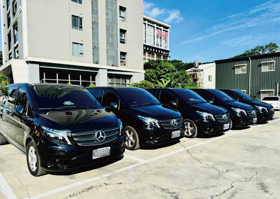 North Bay Private Car Tour - Our Fleet image