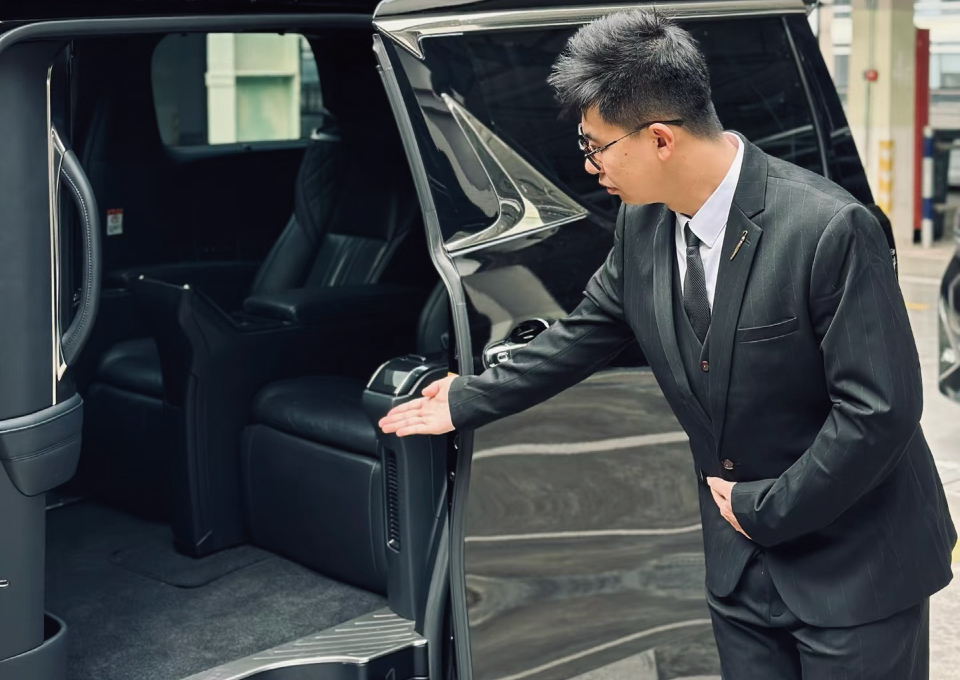 North Bay Private Car Tour - Our Fleet image